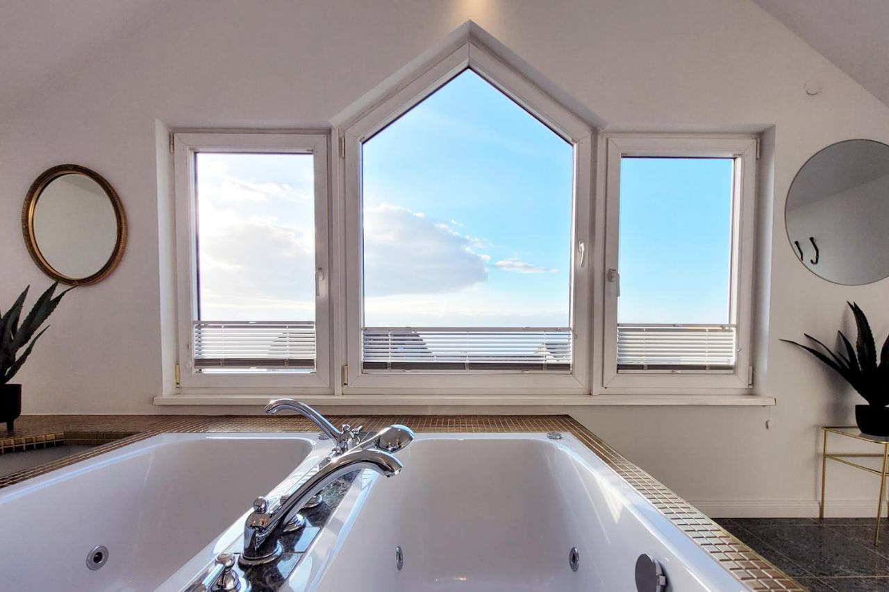 Grosse Penthouse Ferienwohnung Mit Meerblick, Sonnenterrasse & Luxusbad Von "Momentic" Sierksdorf Exterior photo