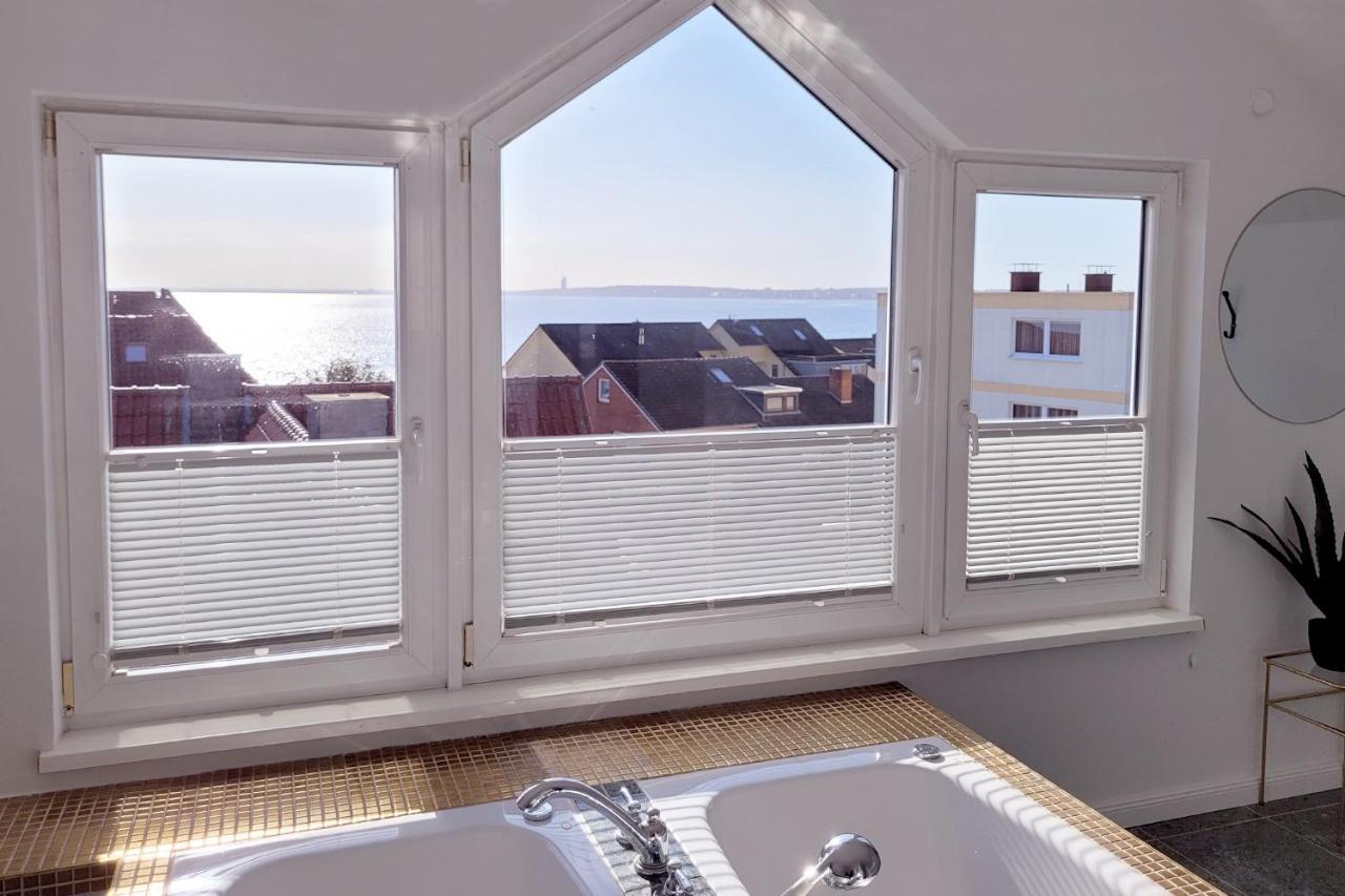 Grosse Penthouse Ferienwohnung Mit Meerblick, Sonnenterrasse & Luxusbad Von "Momentic" Sierksdorf Exterior photo